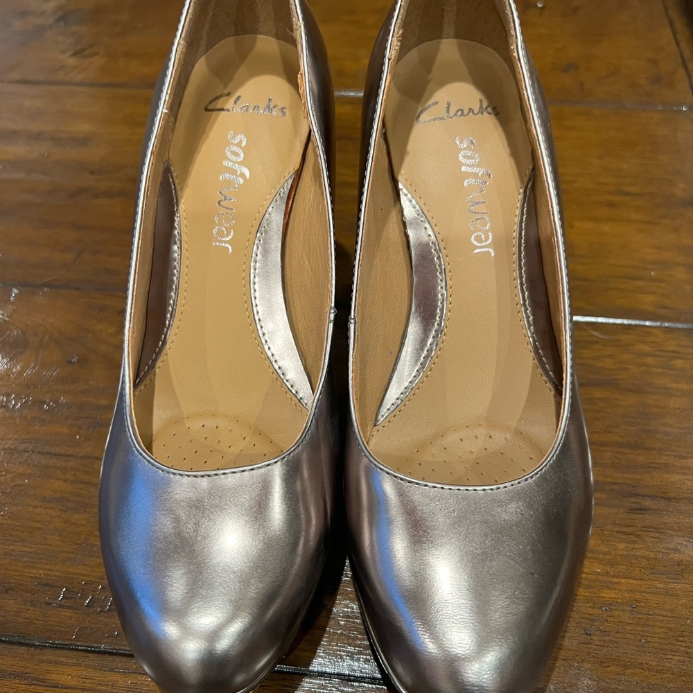 Clarks comfort heels